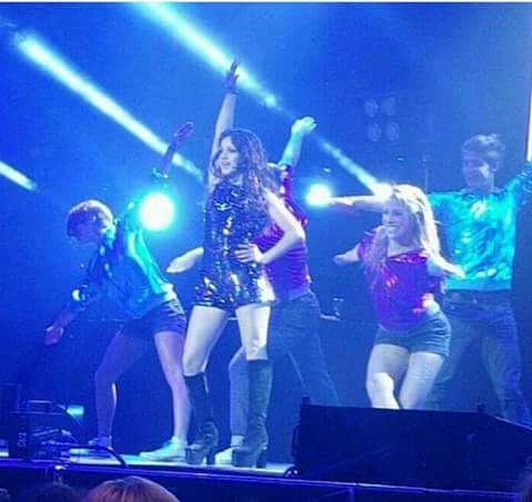FansClubSoyLuna's tweet photo. Deslumbró en #RadioDisneyVivo @karolsevilla #SoyLunaEnVivo 🌙🌙🌕

Dale un "Me gusta ❤" si te gusto el show https://t.co/6lvTfxZrxi