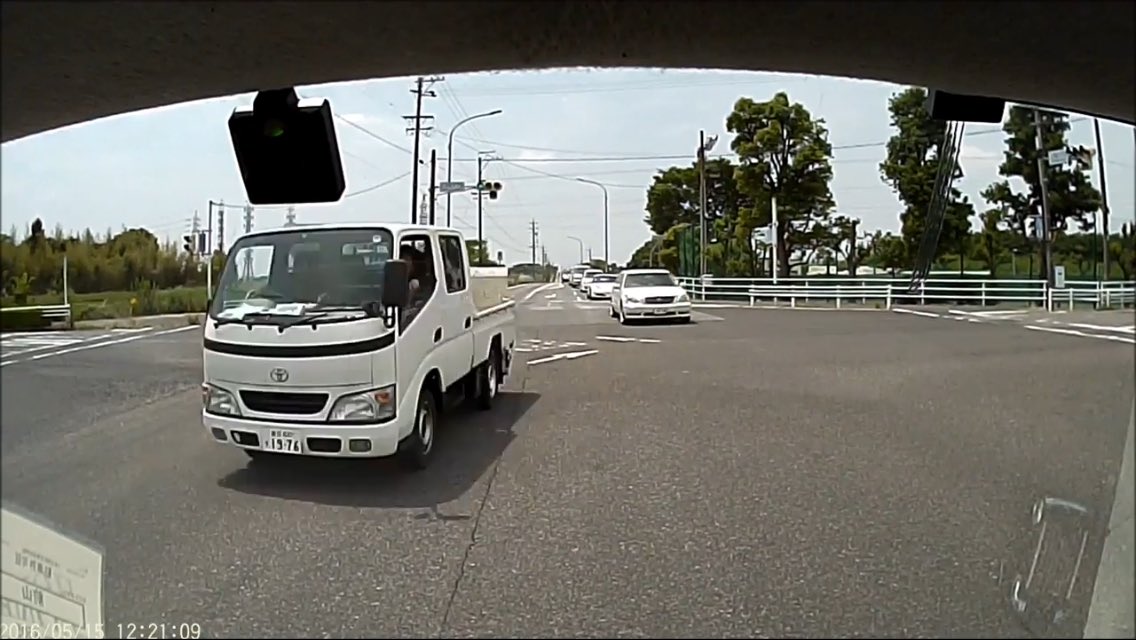 enjolve's tweet photo. 悪しきドライバー(の同乗者)
https://t.co/Wgzl25b5Qe

#交通違反 #車 #トラック #110 https://t.co/3938C8y6Um
