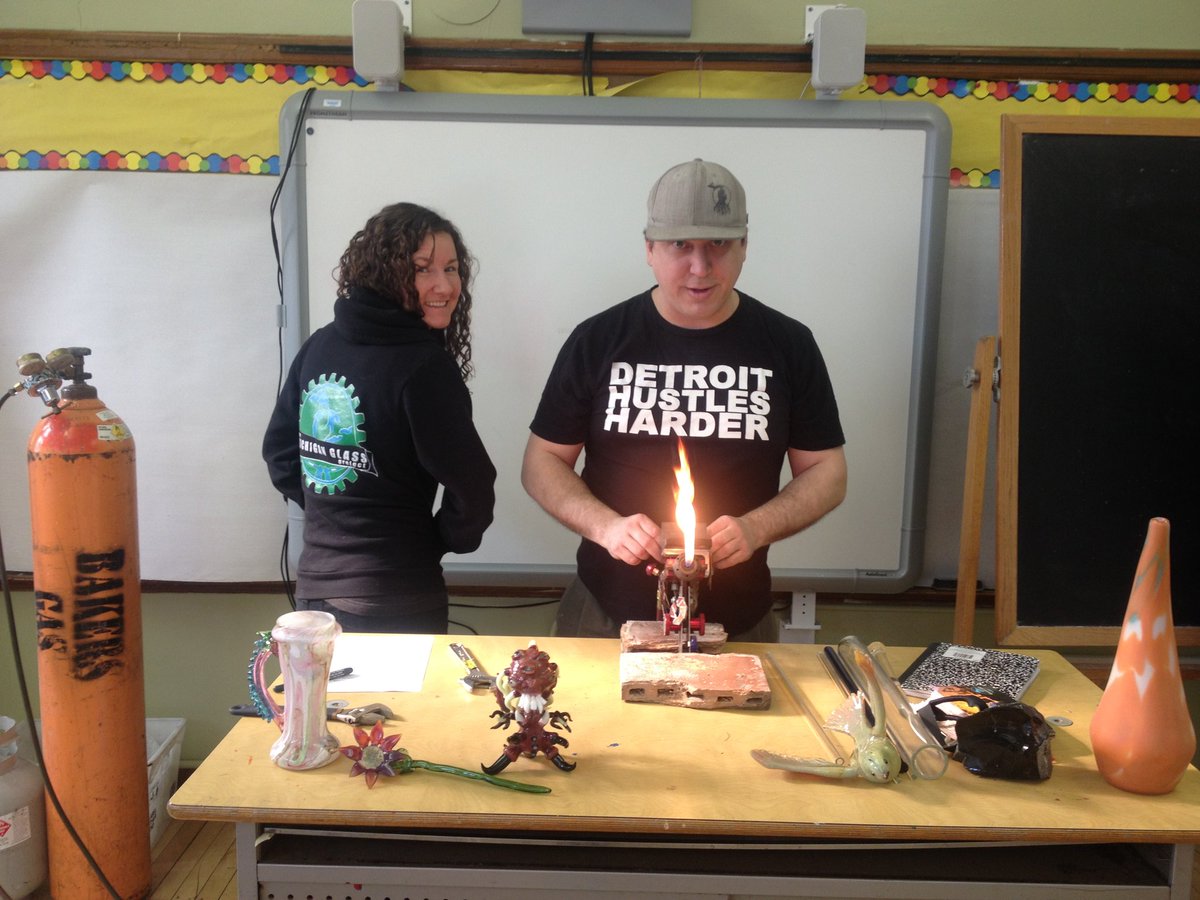 DetBlkAttorney's tweet photo. @ArtRoad Allison and Drew from the Michigan glass project support the kids!  Tune in tomorrow 730p @detroitpublictv https://t.co/BL5stgb6WA