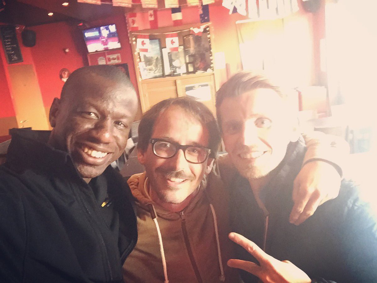 bou_na's tweet photo. 🙀 Que font 3 hackadémicien dans un bar un lundi de pentecôte... 😜 #LHdigital 💻 #WeAreLeHavre ❤️ https://t.co/YLH8rS0TpB