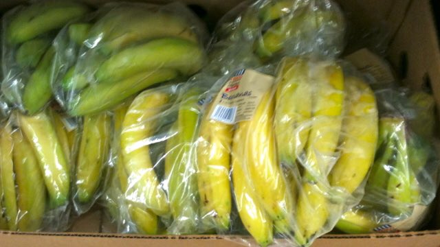 Over_Packaged's tweet image. Ok what's the point of this bundles of bananas in plastic