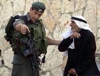 ybenderbal's tweet photo. Il naquit en #Palestine... Il y grandit... Il y étudia... Il s'y maria... Eut des enfants et puis un jour... #israël https://t.co/d3UrqwzYpE