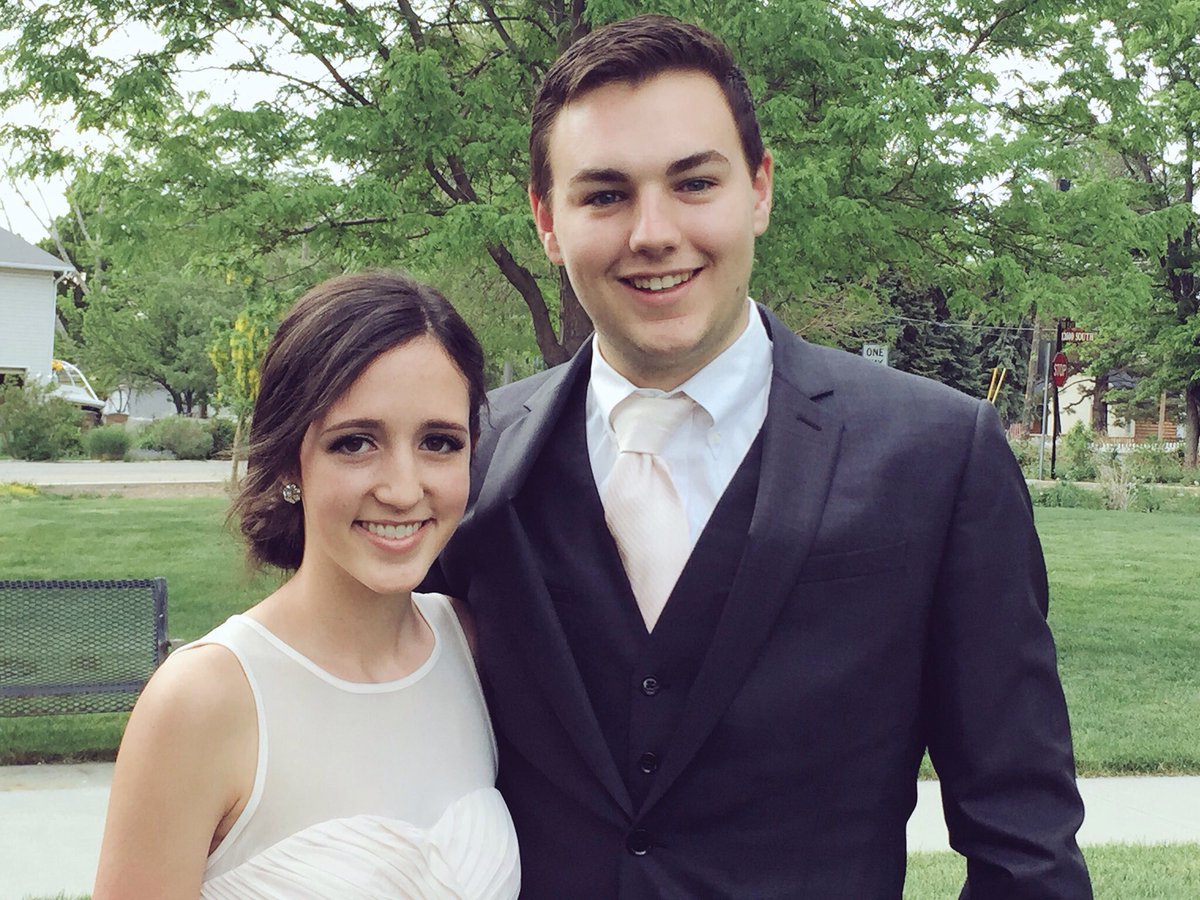 alyssacurly's tweet photo. So happy my boy could take me to prom! I had the best time❤️ https://t.co/kh9sFtM5hd