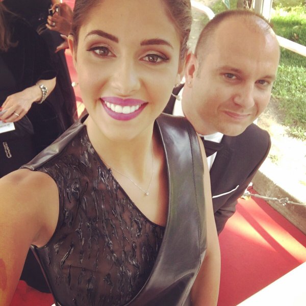 NewsTVReal's tweet photo. Coralie et son manager (Michaël Bizet) sur le tapis rouge du #FestivaldeCannes2016. https://t.co/yz57yQY2yd