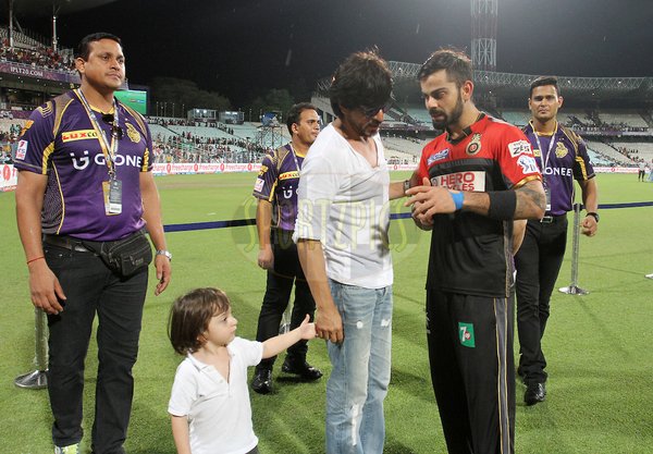 SirJadeja's tweet image. PIC Of The Day: SRK, AbRam &amp;amp; Virat Kohli. Can&apos;t Ask For Anything More.

#KKRvRCB #RCBvKKR #IPL9  #IPL2016 #IPL