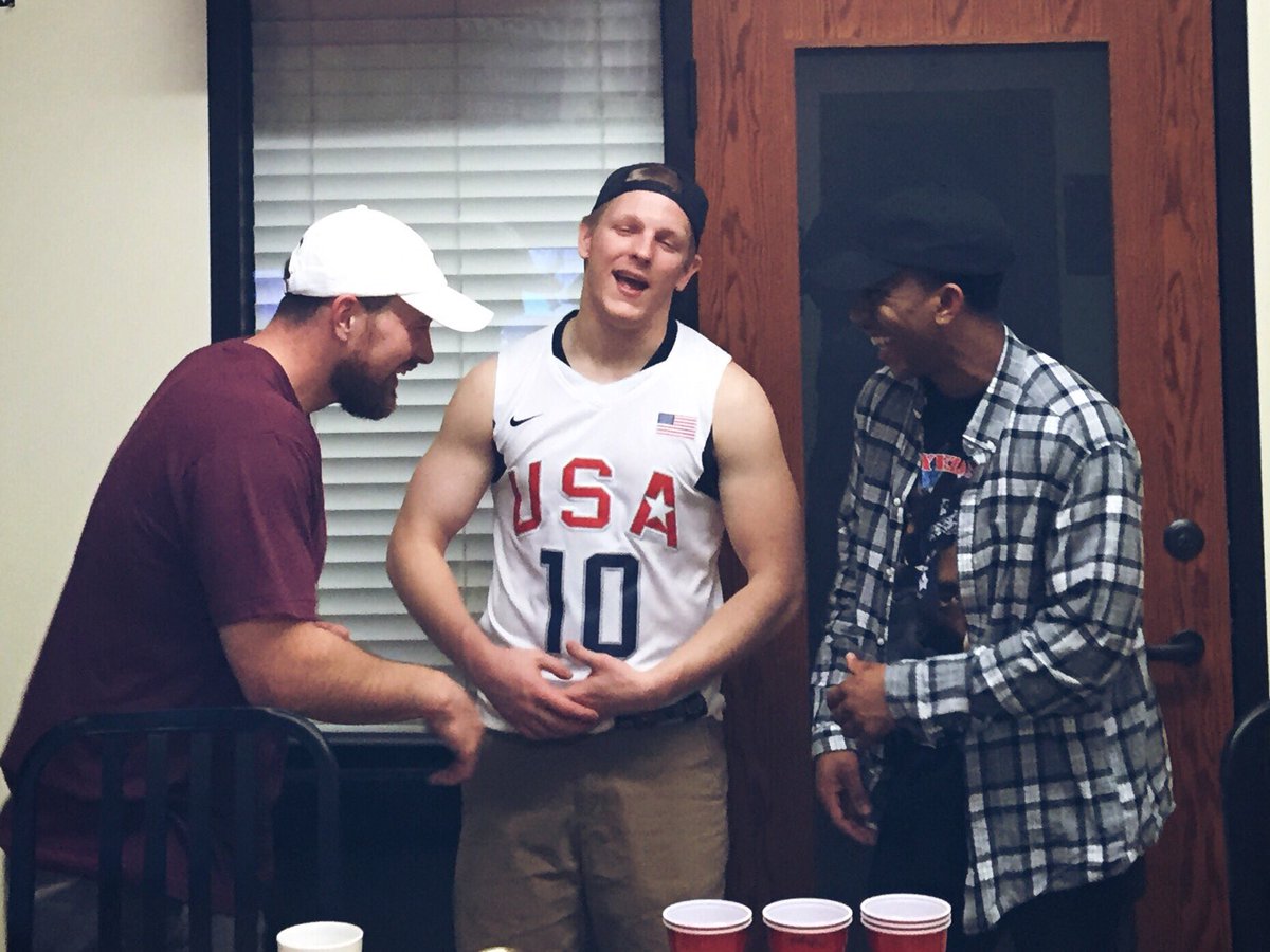 tkidd_20's tweet photo. When the squad try's to take a pic together but everyones turnt.. 😂😂 @EthanNichol10 @DeyDey_47 https://t.co/rIKJ2kbm2L