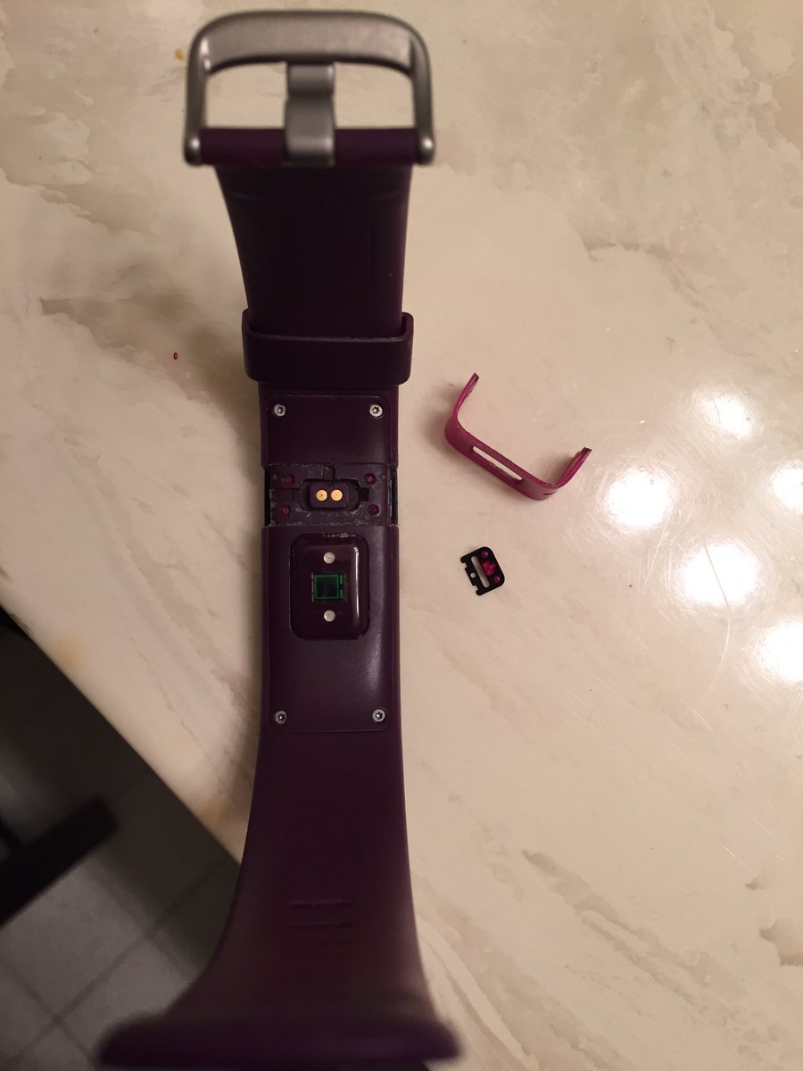 marvalq's tweet photo. @FitbitSupport my fitbit Charge HR is falling apart. What can I do? https://t.co/YIMC4XxLYu