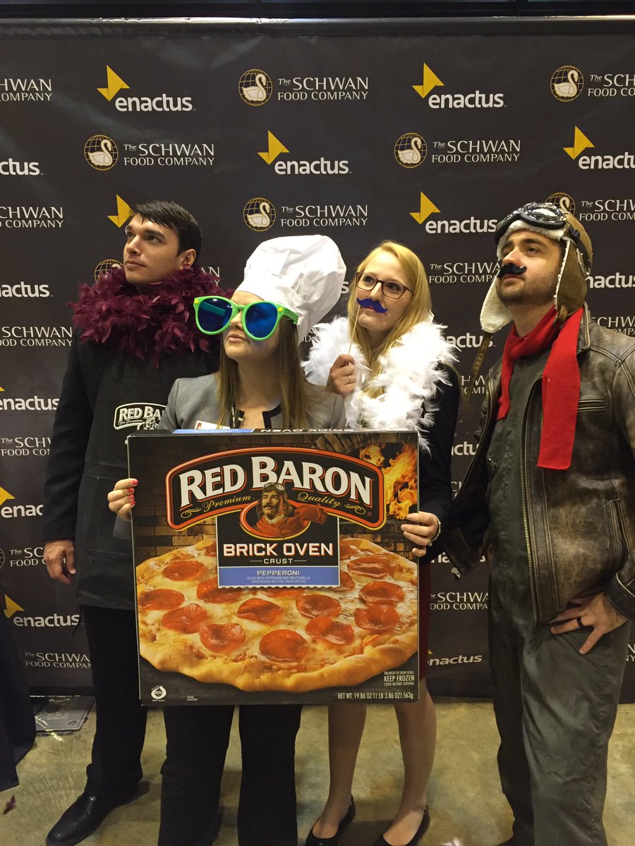 a339f179's tweet photo. We're all very natural at the Red Baron pose, the secret is to dream of pizza! @schwancareers #WeAllWin https://t.co/xSl8m7mg3T