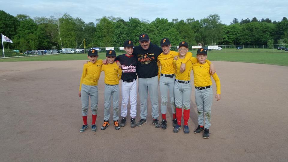 Royalgreys1's tweet photo. Coach Robert fier op zijn poulins! Polen en Tjechië here they come! Proficiat! #littleleaque #baseball #RoyalGreys https://t.co/oUYlyWYhm0