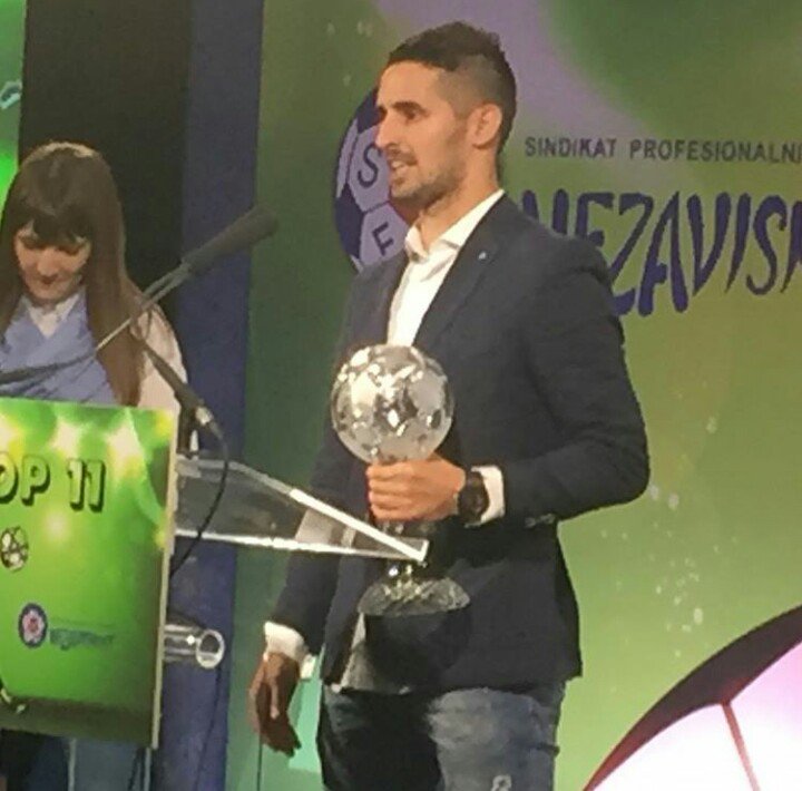 SerbianFooty's tweet photo. Hugo Vieira received the award for best player in the Serbian Superliga. Well deserved. he was a force. https://t.co/ltR8nZQmx2