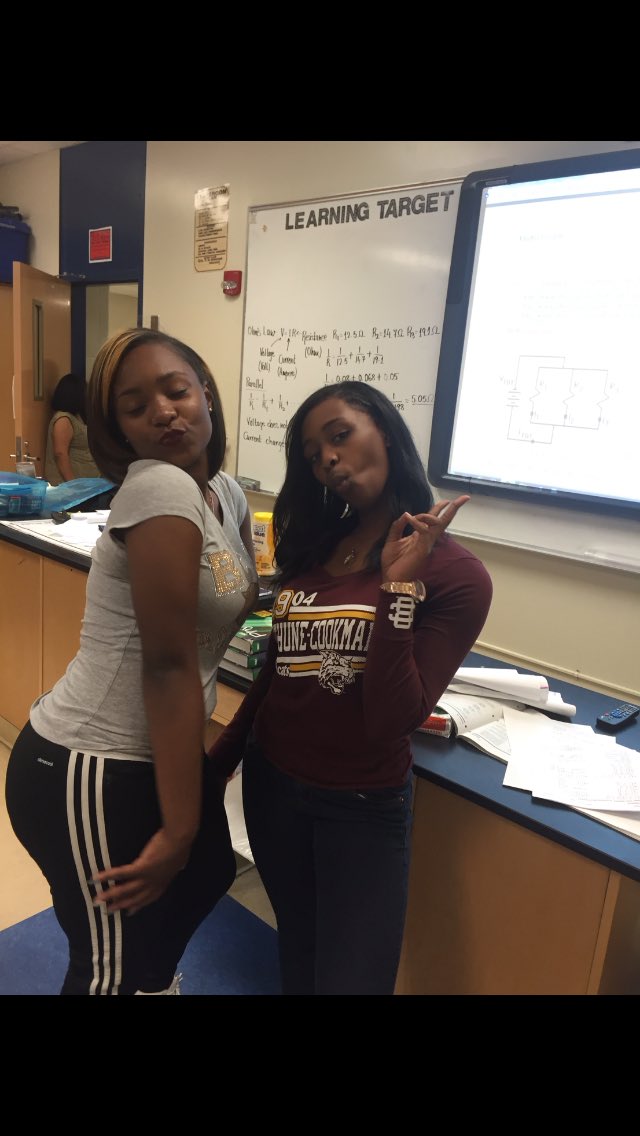 ImBrown_Sugar's tweet photo. #BCU20 Senior Week. #RepYoCollegeDay #haaaaan 🐯 https://t.co/Wy9fdxTZiI