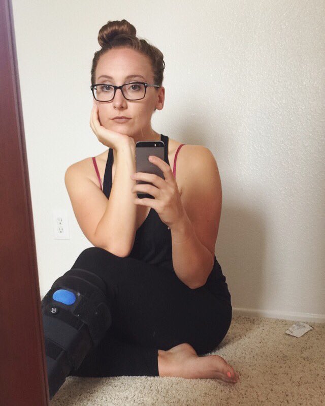 KrystaTheAmazin's tweet photo. In love with @JeffreeStar 's liquid lipstick 😍😍💕💕💕 sprained ankle and still killin it #HelloLips #goodmorningface ! https://t.co/julyj5utlB