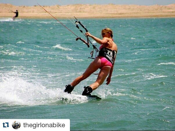 weKitesurf's tweet photo. 🏄 @thegirlonabike on the ride👌👍
#kitesurfersclub
#kitesurf #kitegirl #kitebabe #kitechick #kitesurfer #kitesurfergi… https://t.co/vd3fTfNaot