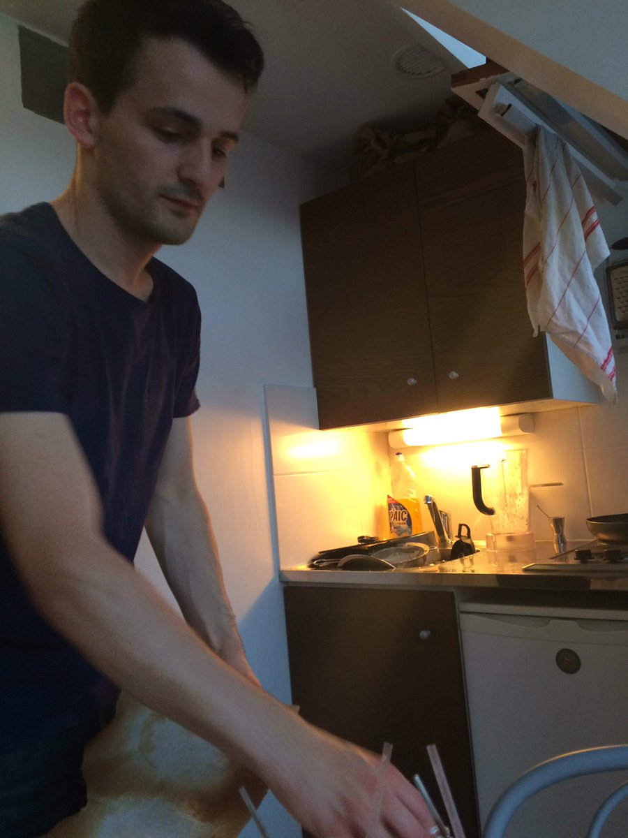 SittyAblh's tweet photo. @EliBOfficial @AmauVern @robinlft @prenauld1 en live de chez Schreibite pour un dîner à la Top Chef @thomaschreiber https://t.co/pIXobJQ3Xl