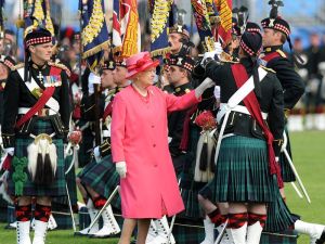 Did you know that Her Majesty presented new Colours to all seven Battalions in July #2011: ow.ly/TibQ3004SWz