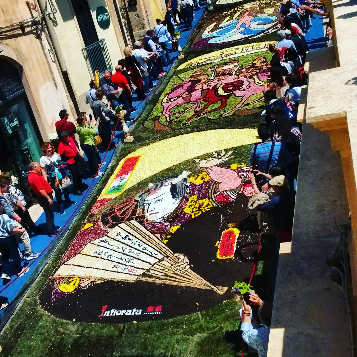 cridilo's tweet photo. #Infiorata2016 #Noto #domenica https://t.co/3ccC8bPYCw