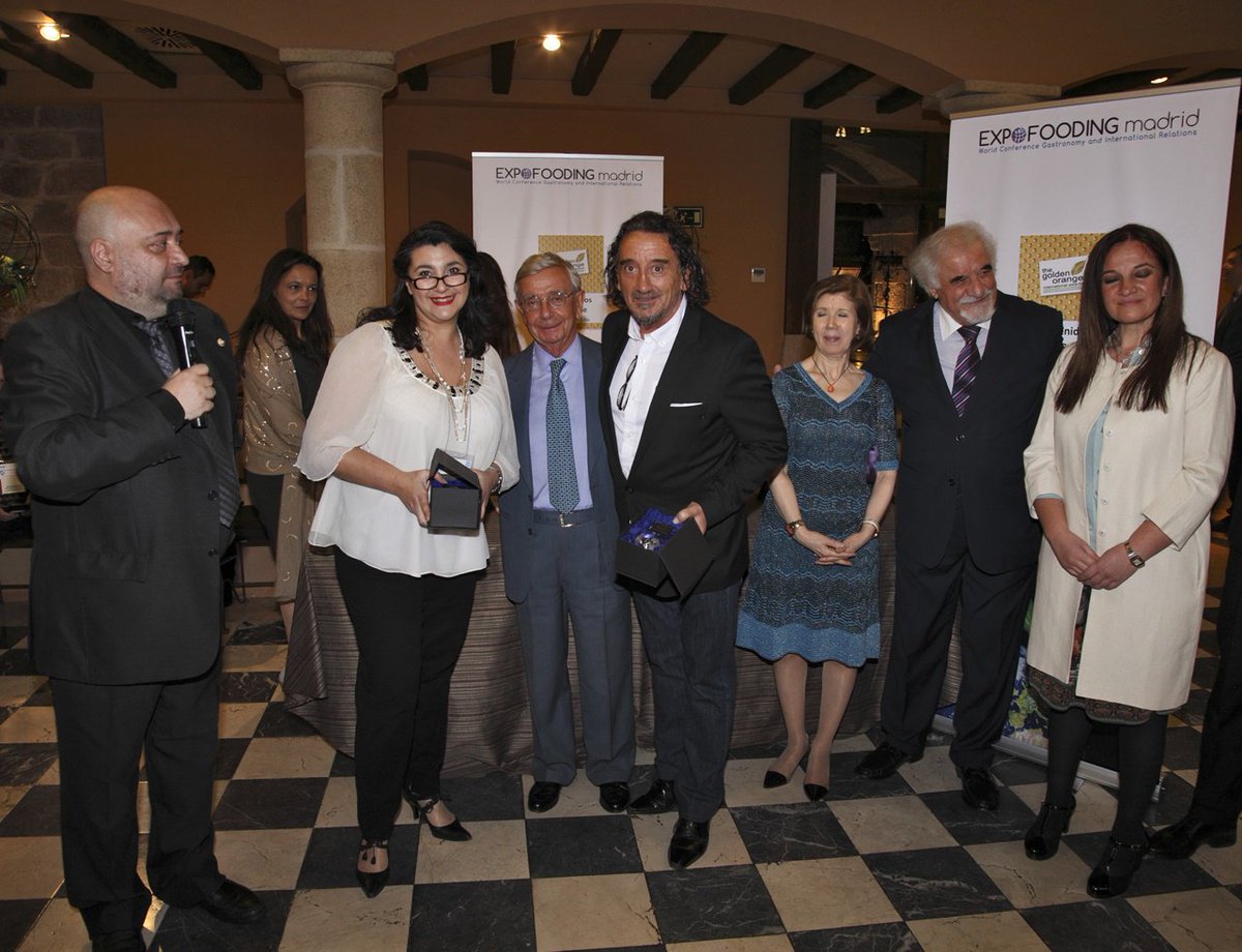 Expofooding1's tweet photo. #GoldenOrangeAwads awarded @fsanchidrian at #expofooding Un honor, Maestro! https://t.co/GcDIPnqv1C