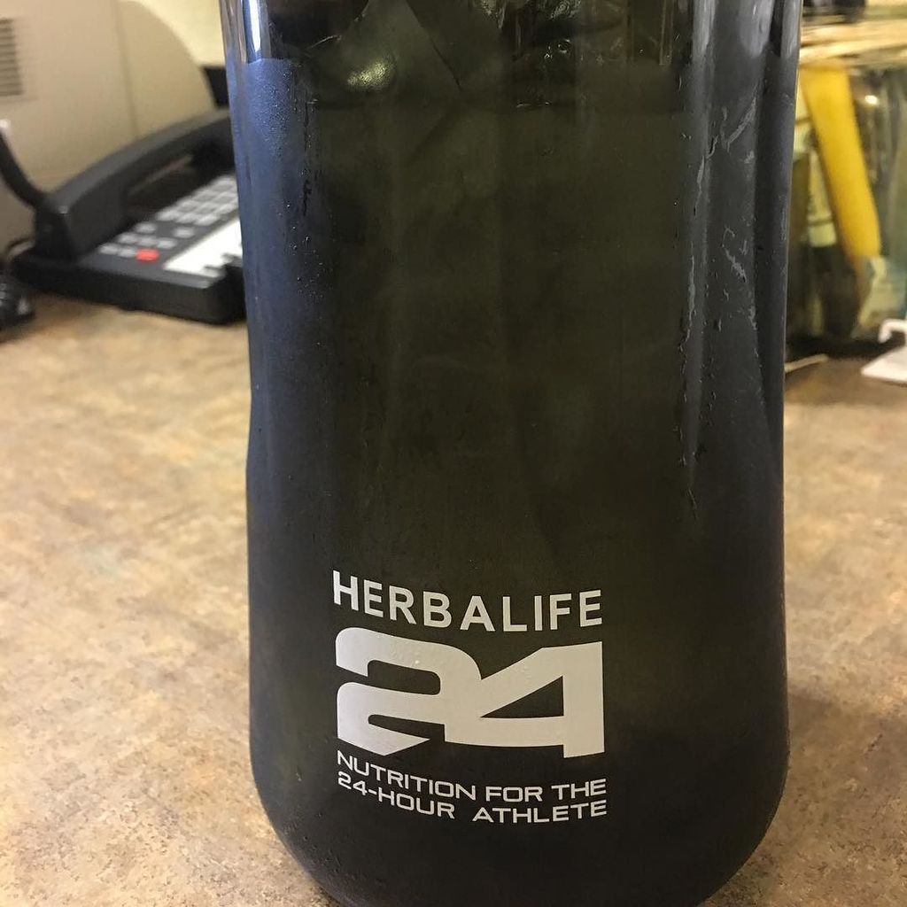 fitnesscurious_'s tweet photo. Instagram pic by: @moisem400. "H2O#herbalife #wellness #fitness" #fitfam #gymtime #treadmill #gainz #workout #getSt… https://t.co/f2mMbsXFuq