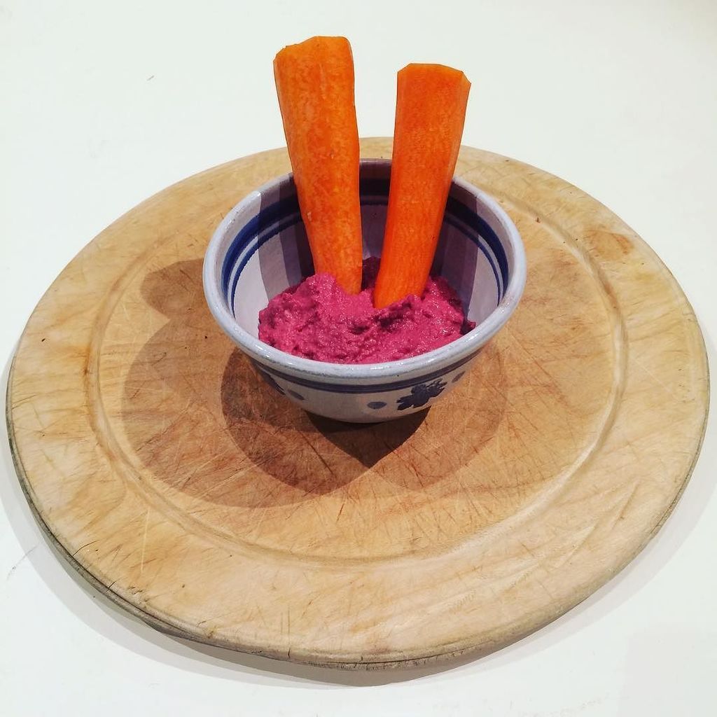 Perfect evening snack crunchy carrots and beetroot hummus #noordinarytreats #nutritioustreats #nutritiousanddelicio…