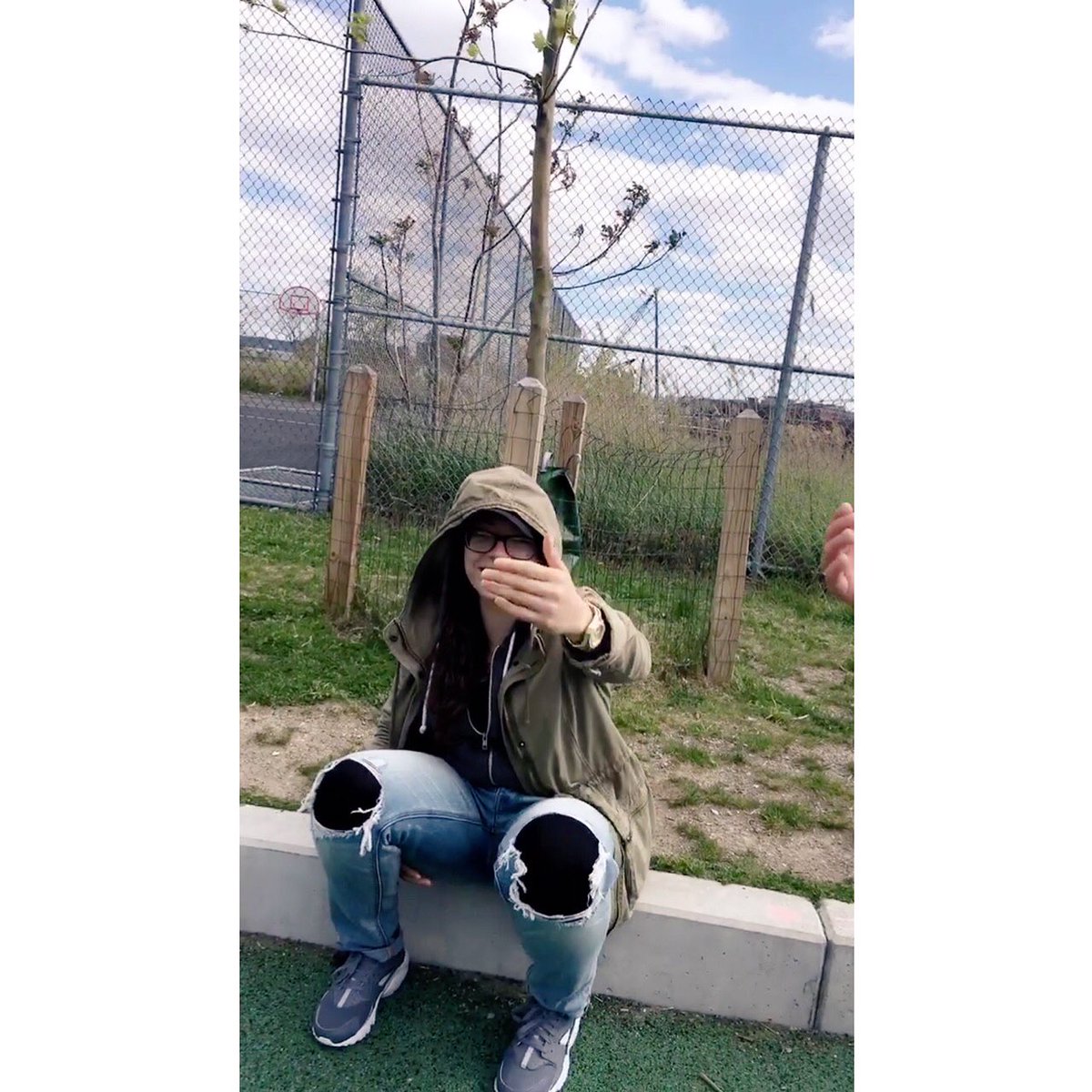 Ele_lem's tweet image. "Chill no pics" #tolate lol. As if my hand was that big enough to cover my face