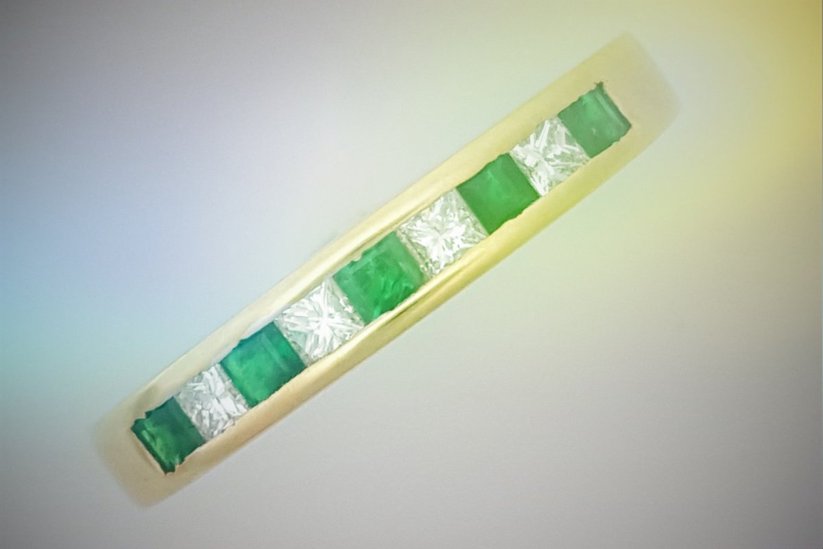 brooklandsjewel's tweet photo. We have a lovely selection of pre-owned and new Emerald jewellery #emerald #may #Birthstone #jewellery https://t.co/MjY3S4hT3Z