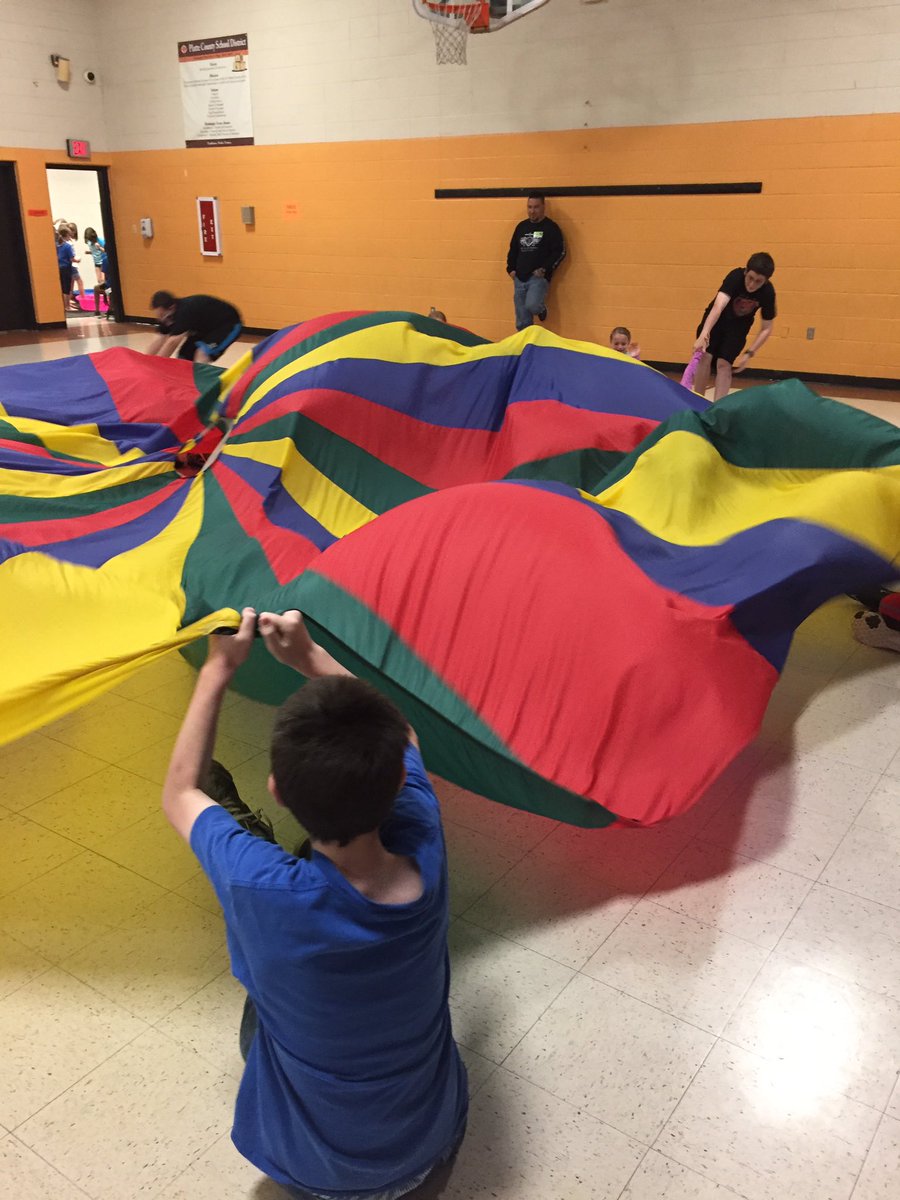 RoshonnePeters's tweet photo. Rain didn't hold back our fun-filled field day! Thanks Coach &amp; parent volunteers! #paxton #pcr3 https://t.co/Oz5GEin1G3