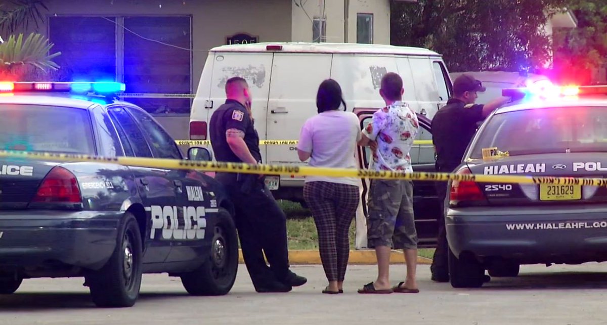 JRodzMIA's tweet photo. #Hialeah dispute leaves one man dead and a couple arrested facing murder charges @Telemundo51 @lisettmarit51 https://t.co/TXDo74Qcf6