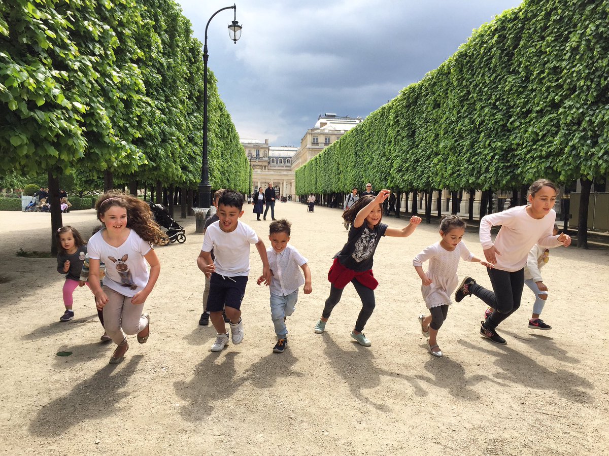 When your #whanauwhanau play date's at Jardin du Palais-Royal #Paris 🙌🏽 <a href="/HEGear/">Hosea Gear</a> <a href="/CaseyLaulala/">Casey Laulala</a> <a href="/Floss10Seventy/">Ross Filipo</a>