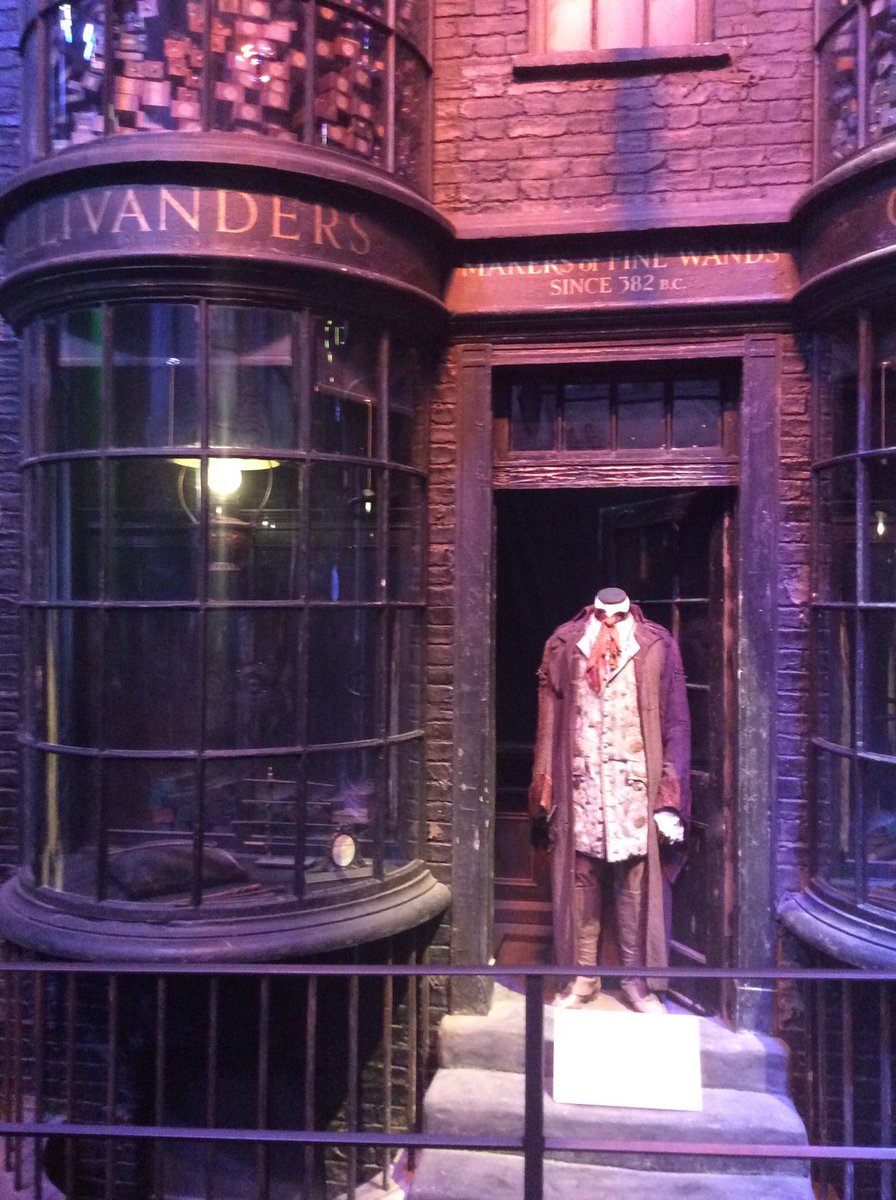 juliawashere93's tweet photo. Harry Potter tour at Warner Bros Studios in London #HarryPotter #jkrowling #WarnerBros #studiotour #amazing https://t.co/Gtv0VXYPNG