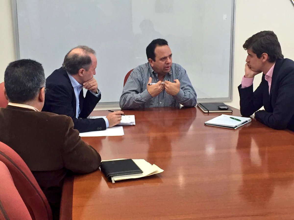 RMarcoTorres's tweet photo. Nos acompaña en esta reunión de trabajo el director ejecutivo de Cavilac, Roger Figueroa https://t.co/BFIcL15r6h