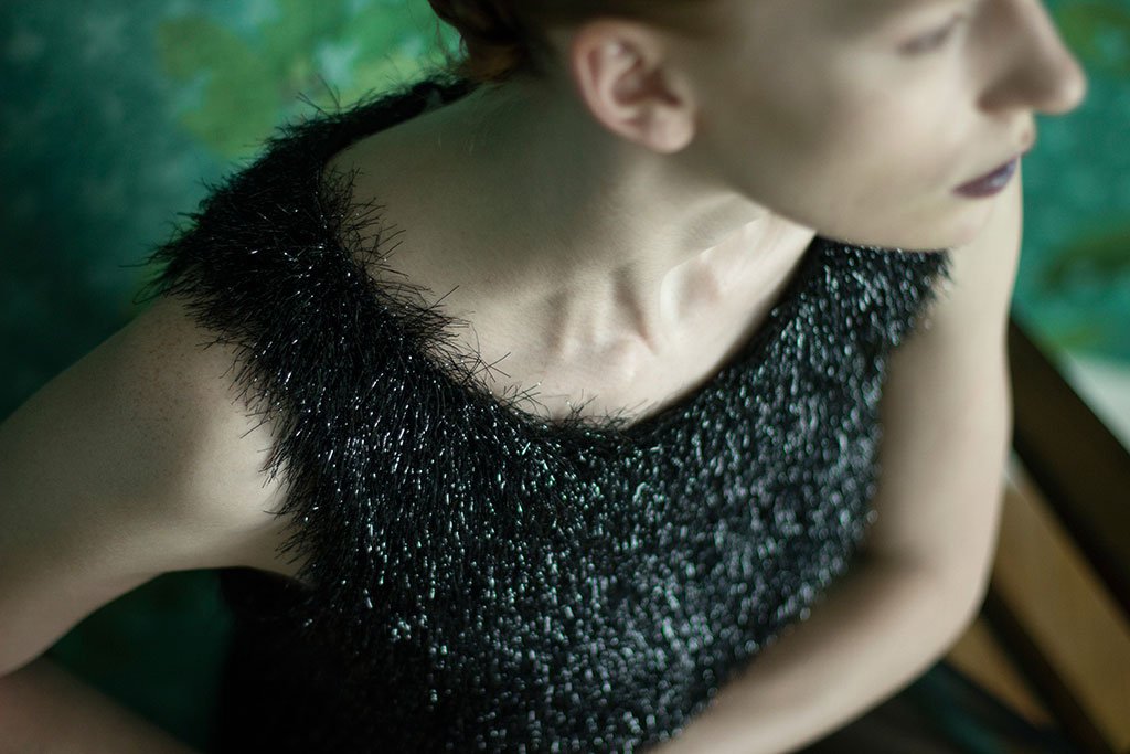 t_h_i_s______'s tweet photo. ¿Cómo ha evolucionado la moda mexicana? Conversamos con @AlexiaUlibarri en #PullingThreads https://t.co/8oiNU4xLnZ https://t.co/42z4Eezy98