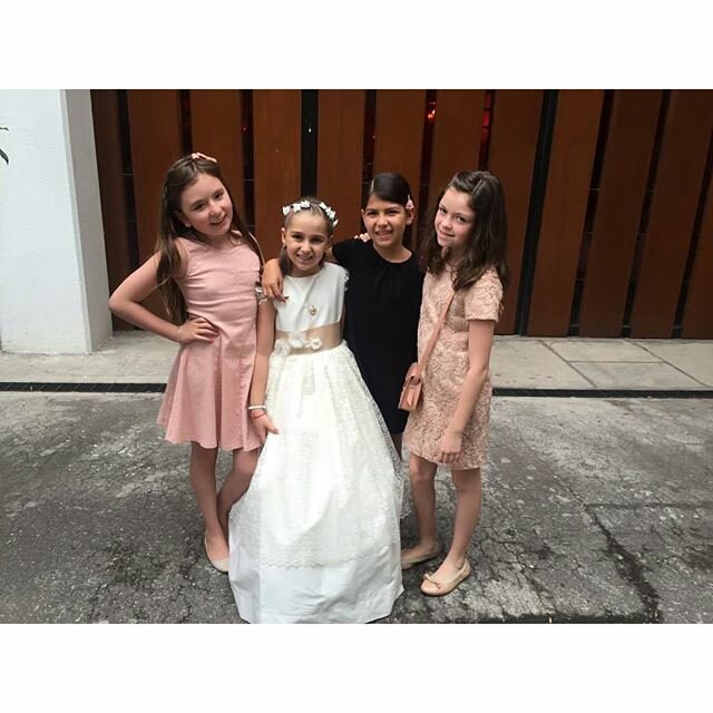 Felicidades <a href="/anapaulamtzreg/">Ana Paula Martínez</a> por tu primera comunión❤😇👭👭