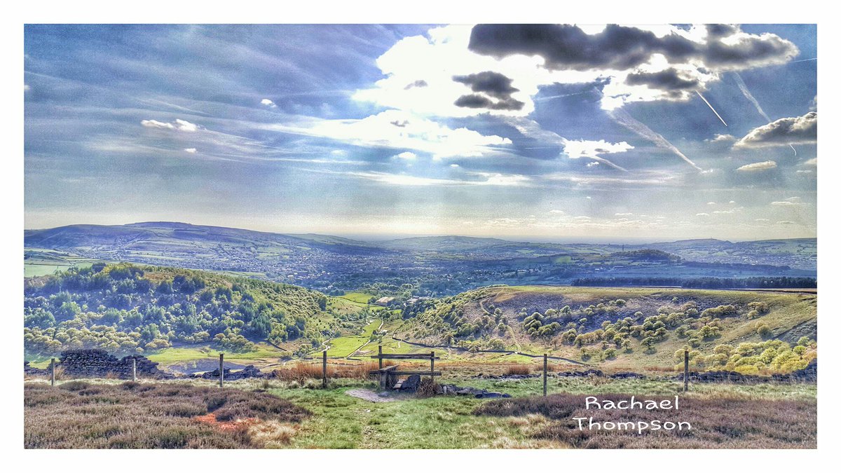 RNT_Photography's tweet photo. Gorgeous view of #glossop in #derbsyhire from #mossylea. Love taking scenic pic #photography #scenic https://t.co/jDgZEKhz0f