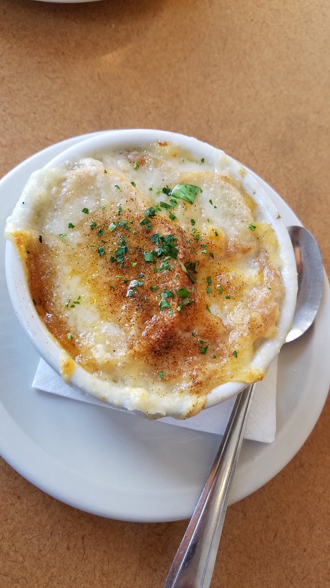 brokenmacarons's tweet image. Delicious French onion soup at Stella's Diner in Chicago.