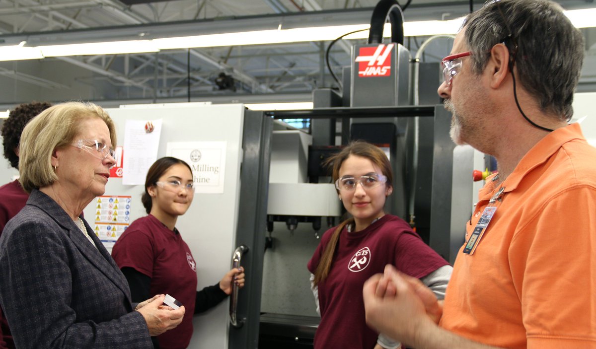 Official_GLTS's tweet image. Congresswoman Niki Tsongas touring our #MachineToolTechnology shop during Small Business Week! #TechSchools