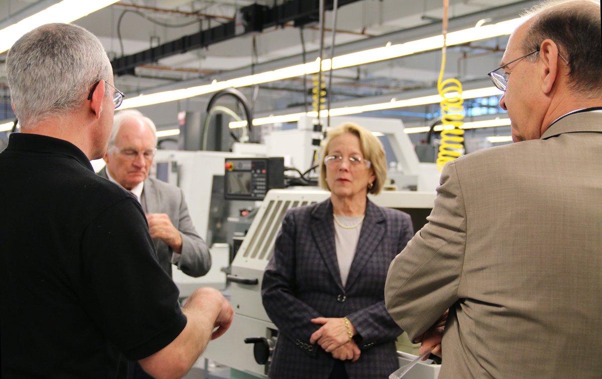 Official_GLTS's tweet image. Congresswoman Niki Tsongas touring our #MachineToolTechnology shop during Small Business Week! #TechSchools
