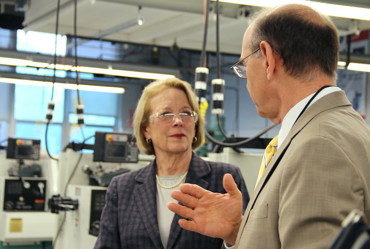 Official_GLTS's tweet image. Congresswoman Niki Tsongas touring our #MachineToolTechnology shop during Small Business Week! #TechSchools
