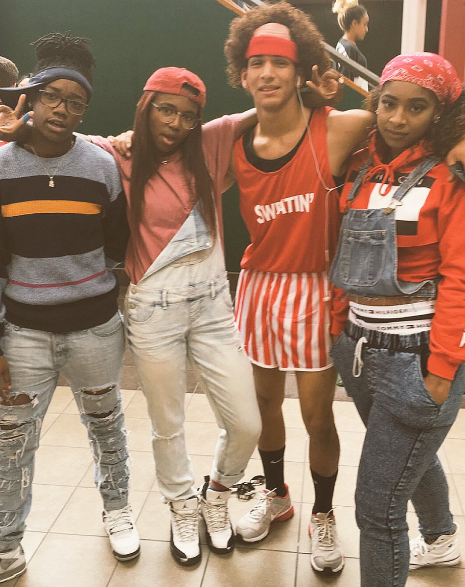 livinbeautiful's tweet photo. 90's day #KFSeniorWeek #slimeforest 💯 https://t.co/ugg27nCKe9