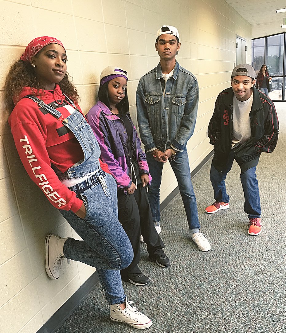 livinbeautiful's tweet photo. 90's day #KFSeniorWeek #slimeforest 💯 https://t.co/ugg27nCKe9