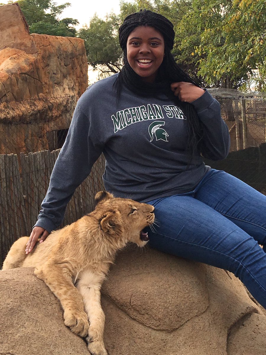 _NishaKnowsAll's tweet photo. Me and my new bestie 😻😻😻 https://t.co/IDkc7pRMPu