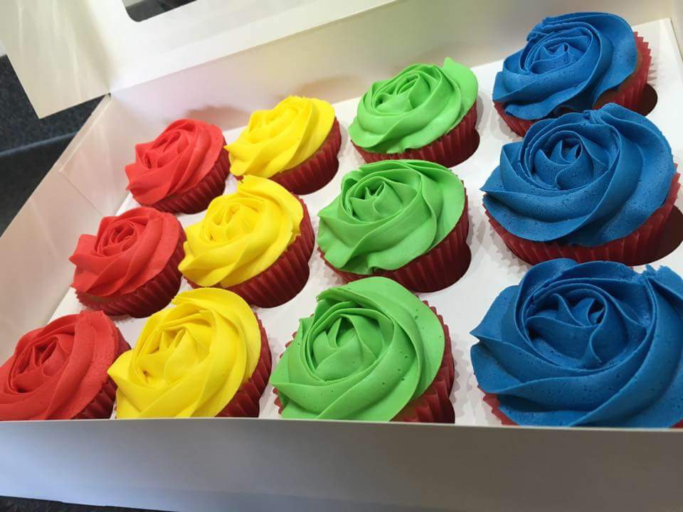BerryliciousC's tweet photo. Pretty cupcakes #cupcakes #red # yellow #green #blue https://t.co/OlqFZmyI22