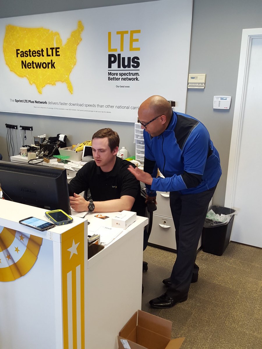 SprintMuskegon's tweet photo. #upshow #basicpcs. Getting some Samsung training in @basicpcs. #gettingbettereveryday https://t.co/yUJOFhPkz2