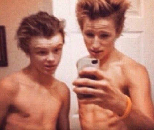 TheTideFran's tweet photo. Mais mdr aller bonne nuit à tous 😂

J'vous aime love 😍

-Drevi https://t.co/J9wU9KALwp