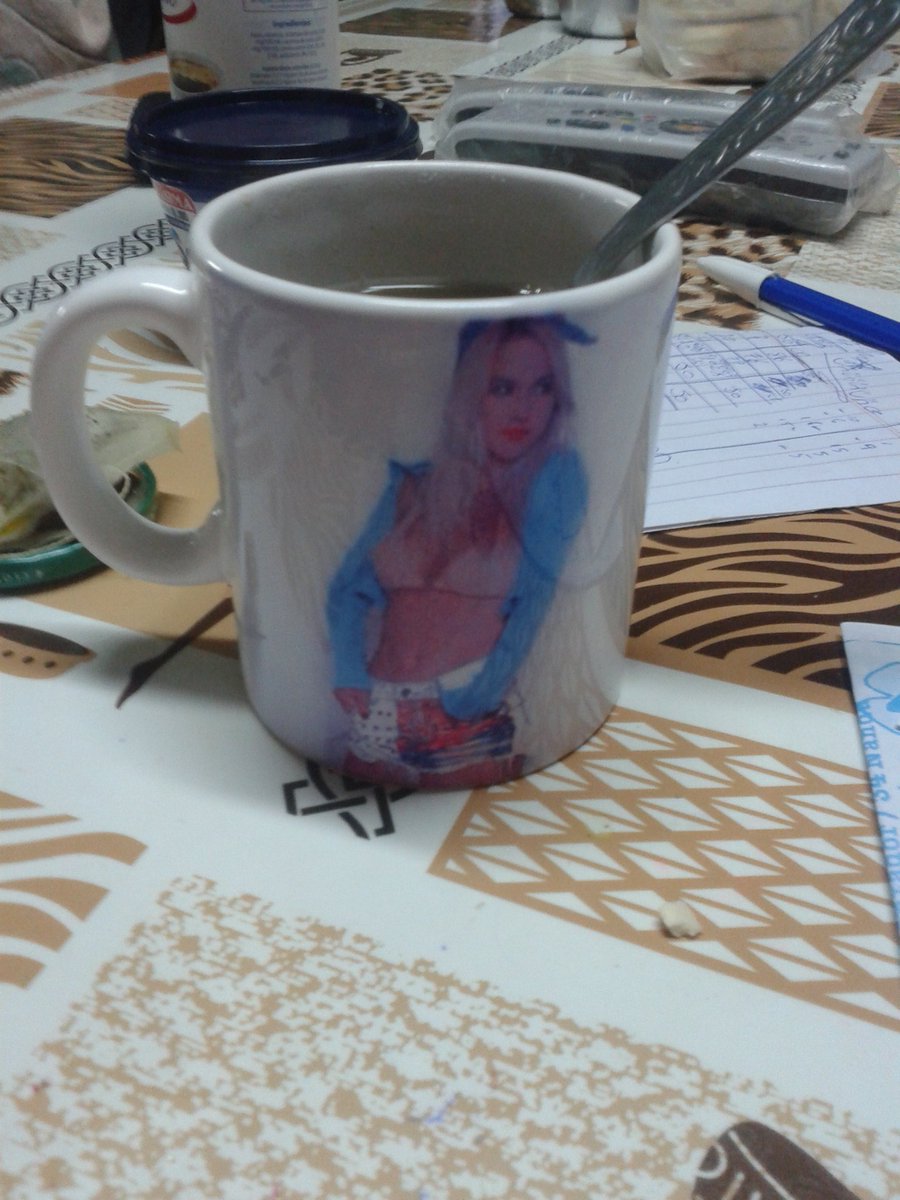 aylen_are's tweet photo. Merendando con mi tazita de @flor_vigna  @EvolucionUV https://t.co/vhhYbqrW7w