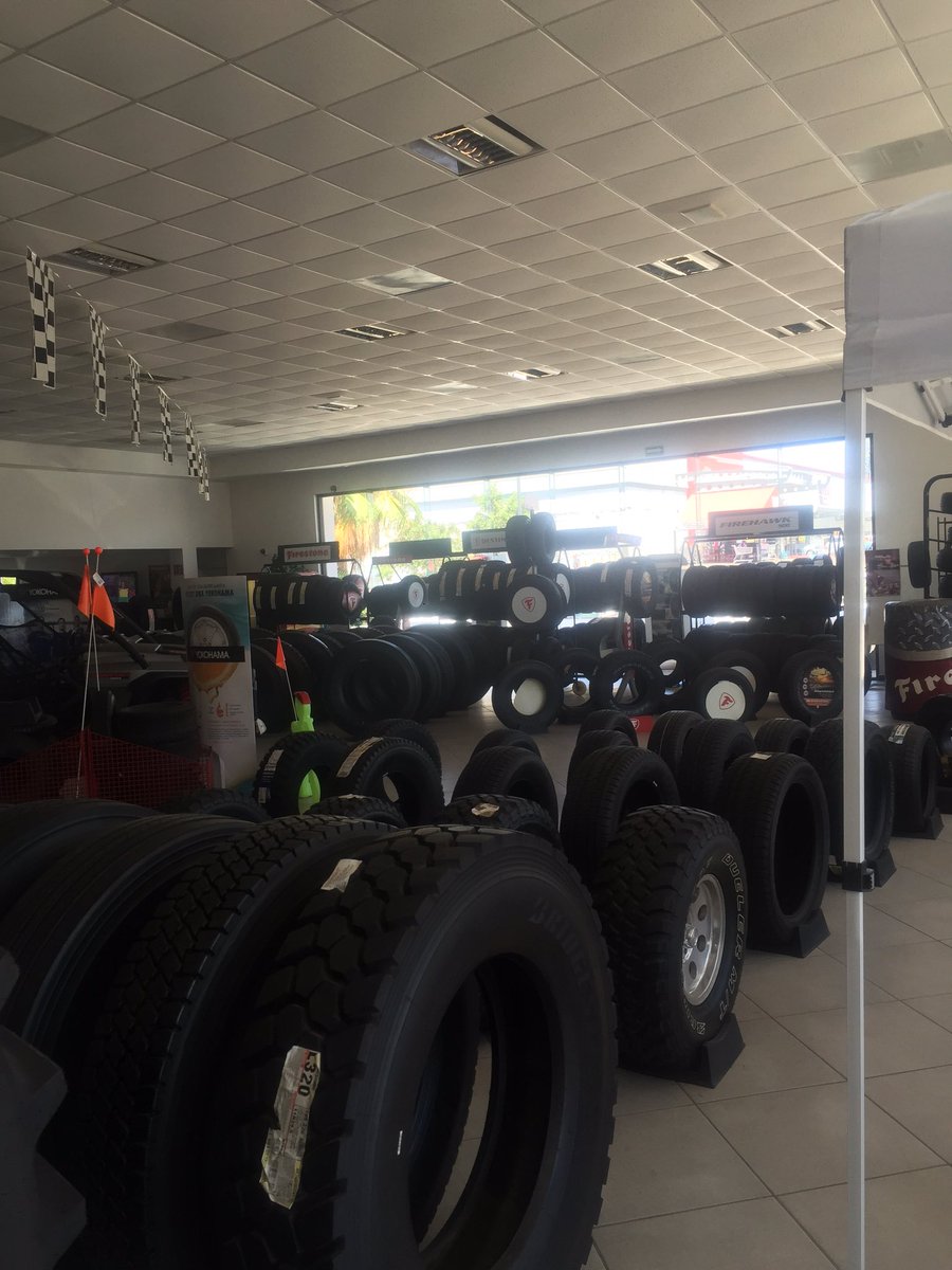 Bridgestonelpz's tweet photo. Ven y cotiza con nosotros sin compromiso, compara y prueba! #conocenosmas #1llantas tu taller de confianza https://t.co/l7NYOmLP0v