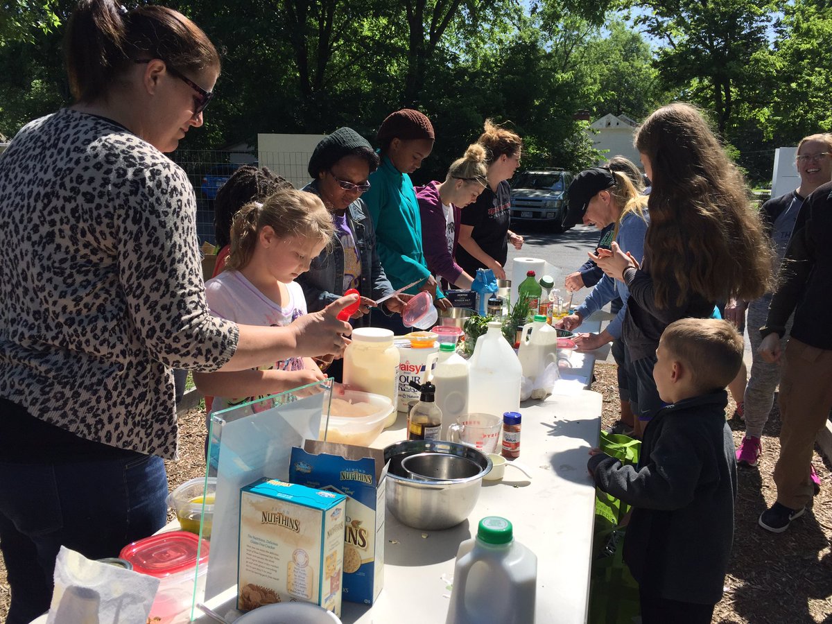 TheGardenInSS's tweet photo. We had a fantastic time with the salad workshop this past weekend. Thanks to all who participated! https://t.co/iAz5UjTajl