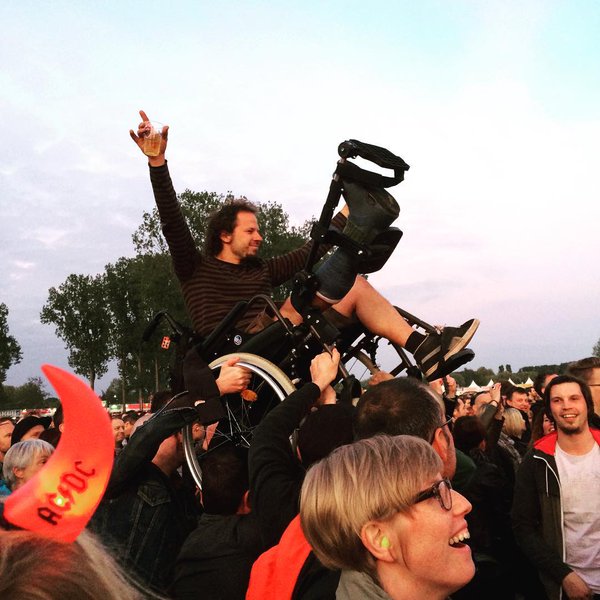 axlrose's tweet photo. Aint nothin' gonna hold us down! #ACDC #Belgium https://t.co/GuQAUNy24s