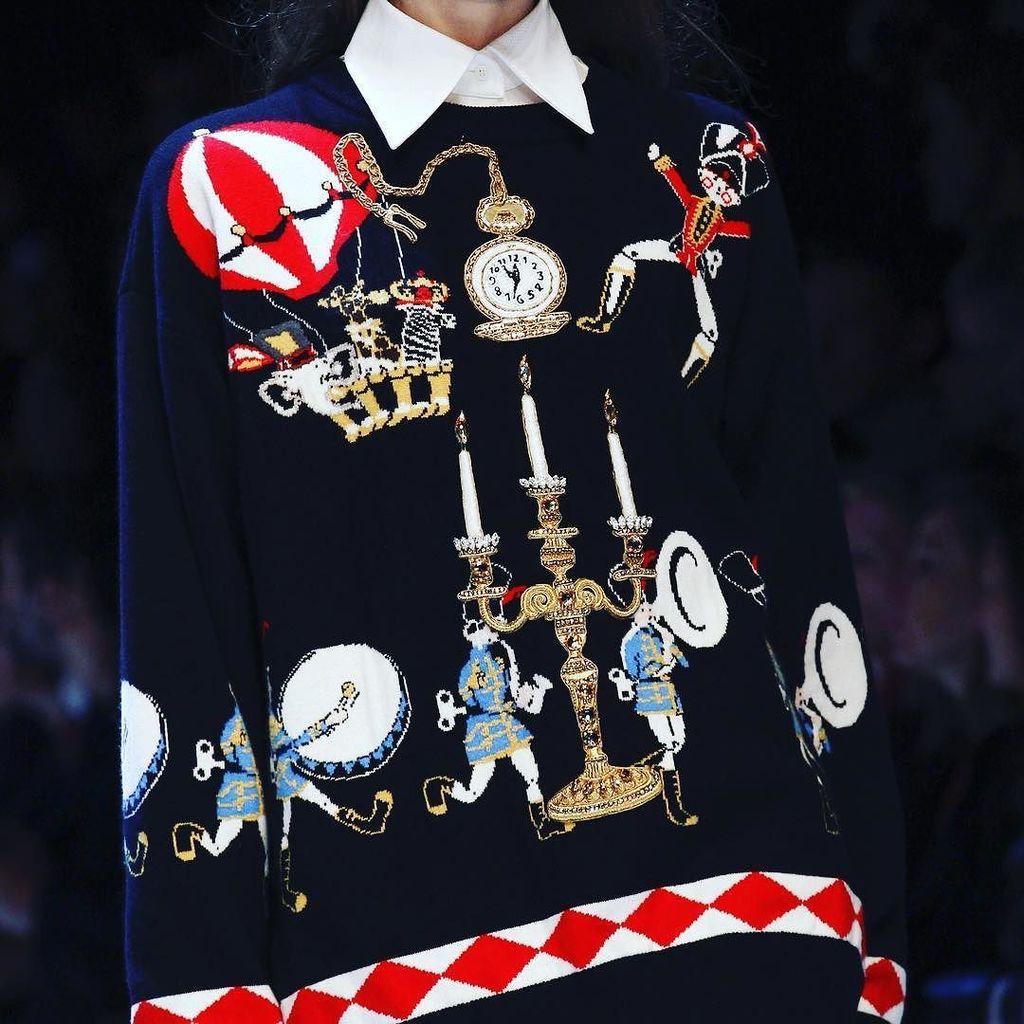 LNmyb's tweet image. Tejido con mucha, mucha onda de Dolce &amp;amp; Gabbana