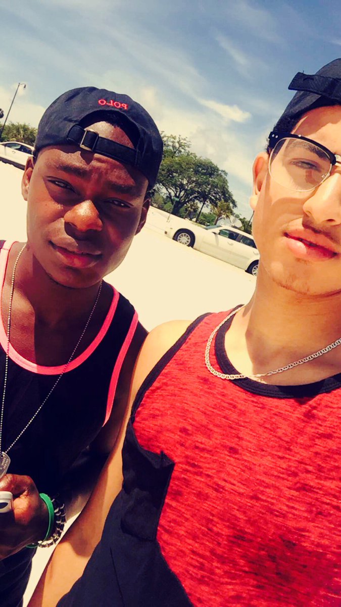 VavalVictor's tweet photo. United we stand Divided we fall!✊🏿✊🏽 #ShaVal #bro4life Happy Birthday BRODA🐿🎂🎉🎈 https://t.co/6DqxVLcora