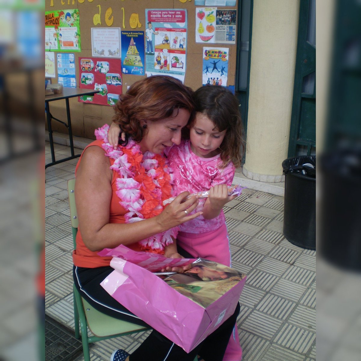 tcnstAMC's tweet photo. Tenerte es una suerte👸🍀👭. https://t.co/l292LBdl4B